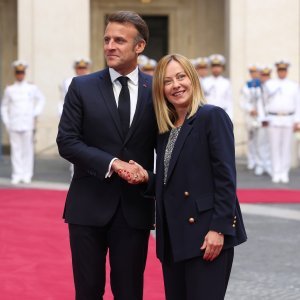 Emmanuel Macron i Giorgia Meloni