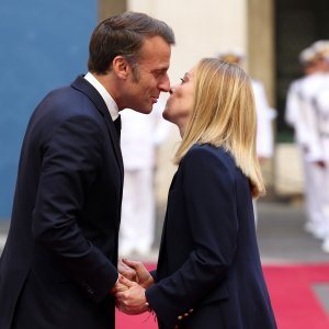 Emmanuel Macron i Giorgia Meloni