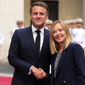 Emmanuel Macron i Giorgia Meloni