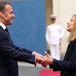 Emmanuel Macron i Giorgia Meloni