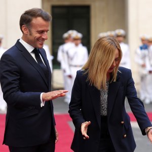 Emmanuel Macron i Giorgia Meloni