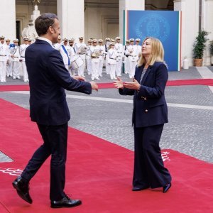 Emmanuel Macron i Giorgia Meloni
