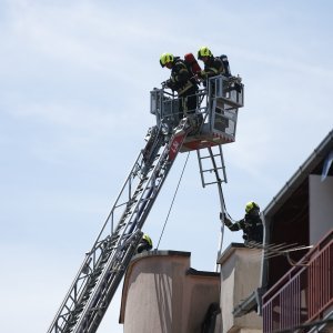 Požar na krovištu kuće na Trešnjevci