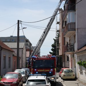 Požar na krovištu kuće na Trešnjevci