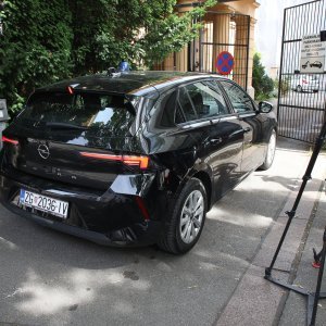 Privođenje uhićenih u aferi Sveti Duh