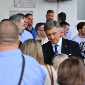 Tradicionalna utakmica nakon svečanog obilježavanja 36. obljetnice osnutka HDZ-a na terenu NK Jarun
