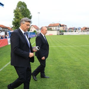 Tradicionalna utakmica nakon svečanog obilježavanja 36. obljetnice osnutka HDZ-a na terenu NK Jarun