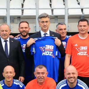 Tradicionalna utakmica nakon svečanog obilježavanja 36. obljetnice osnutka HDZ-a na terenu NK Jarun