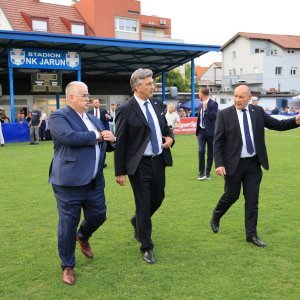 Tradicionalna utakmica nakon svečanog obilježavanja 36. obljetnice osnutka HDZ-a na terenu NK Jarun