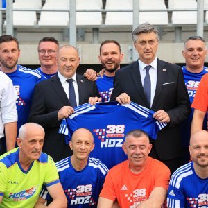 Tradicionalna utakmica nakon svečanog obilježavanja 36. obljetnice osnutka HDZ-a na terenu NK Jarun