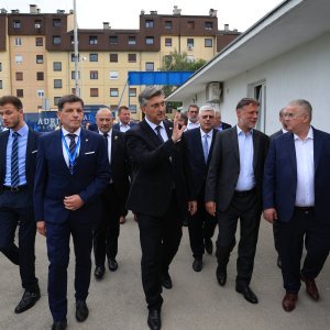 Tradicionalna utakmica nakon svečanog obilježavanja 36. obljetnice osnutka HDZ-a na terenu NK Jarun