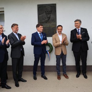 Tradicionalna utakmica nakon svečanog obilježavanja 36. obljetnice osnutka HDZ-a na terenu NK Jarun