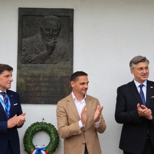 Tradicionalna utakmica nakon svečanog obilježavanja 36. obljetnice osnutka HDZ-a na terenu NK Jarun