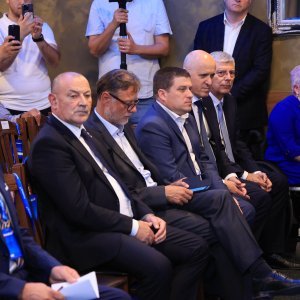 Tradicionalna utakmica nakon svečanog obilježavanja 36. obljetnice osnutka HDZ-a na terenu NK Jarun