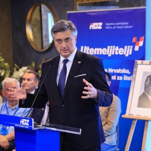 Tradicionalna utakmica nakon svečanog obilježavanja 36. obljetnice osnutka HDZ-a na terenu NK Jarun