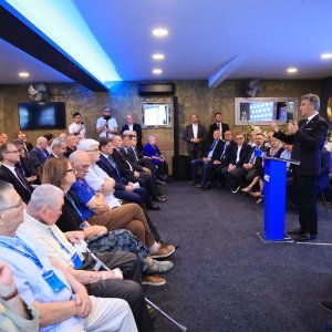 Tradicionalna utakmica nakon svečanog obilježavanja 36. obljetnice osnutka HDZ-a na terenu NK Jarun