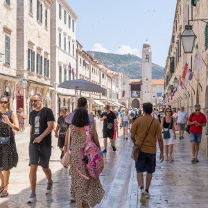 Dubrovnik: Pune plaže i turističke gužve u gradu