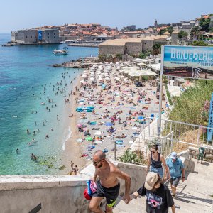 Dubrovnik: Pune plaže i turističke gužve u gradu