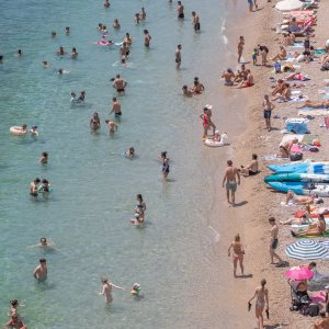 Dubrovnik: Pune plaže i turističke gužve u gradu