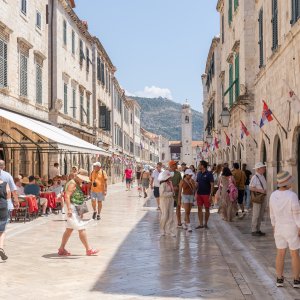 Dubrovnik: Pune plaže i turističke gužve u gradu