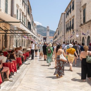 Dubrovnik: Pune plaže i turističke gužve u gradu