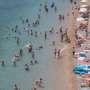 Dubrovnik: Pune plaže i turističke gužve u gradu