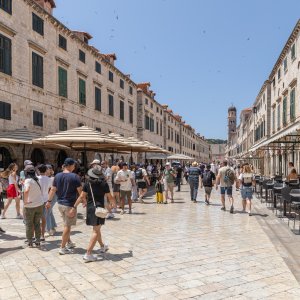 Dubrovnik: Pune plaže i turističke gužve u gradu