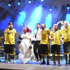 Mladenci sa svadbe došli na koncert Dubioze