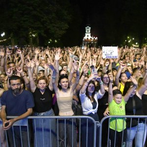 Mladenci sa svadbe došli na koncert Dubioze