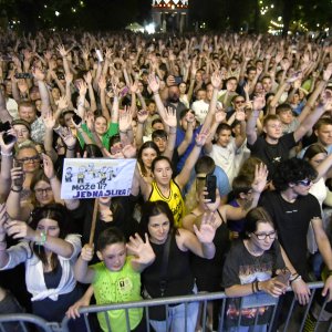 Mladenci sa svadbe došli na koncert Dubioze