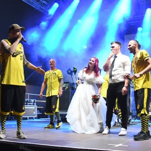 Mladenci sa svadbe došli na koncert Dubioze