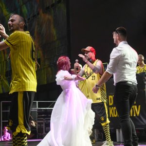 Mladenci sa svadbe došli na koncert Dubioze
