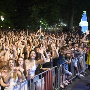 Mladenci sa svadbe došli na koncert Dubioze