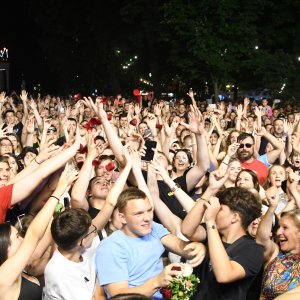 Mladenci sa svadbe došli na koncert Dubioze