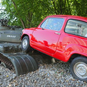 Na današnji dan 1991. godine tenk je 'zdrobio' crvenog fiću