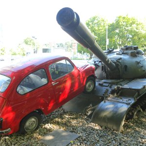 Na današnji dan 1991. godine tenk je 'zdrobio' crvenog fiću
