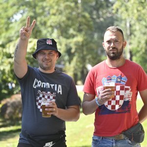 Atmosfera u fanzoni na Bundeku uoči Thompsonovog koncerta