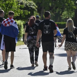 Atmosfera u fanzoni na Bundeku uoči Thompsonovog koncerta