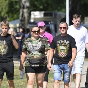 Atmosfera u fanzoni na Bundeku uoči Thompsonovog koncerta