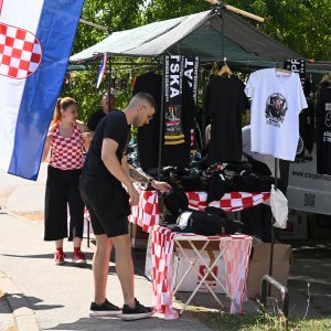 Štandovi ispred Hipodroma