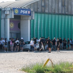 Obožavatelji u fan zonama ispred Hipodroma