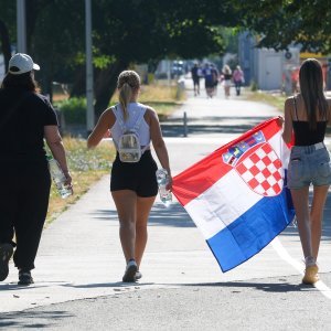Obožavatelji u fan zonama ispred Hipodroma