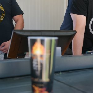 Obožavatelji u fan zonama ispred Hipodroma
