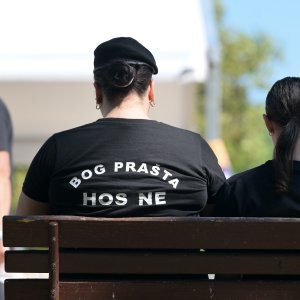 Obožavatelji u fan zonama ispred Hipodroma