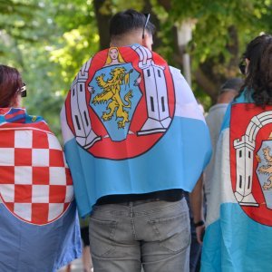 Obožavatelji u fan zonama ispred Hipodroma