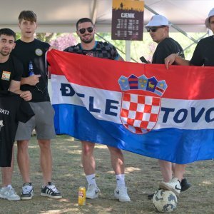 Obožavatelji u fan zonama ispred Hipodroma