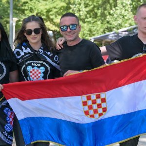 Obožavatelji u fan zonama ispred Hipodroma