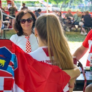 Obožavatelji u fan zonama ispred Hipodroma