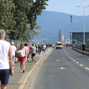 Obožavatelji u fan zonama ispred Hipodroma