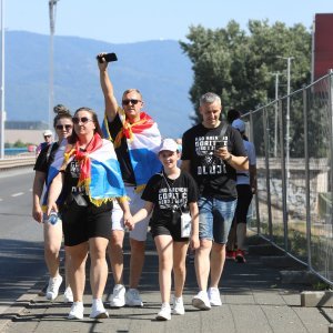 Obožavatelji u fan zonama ispred Hipodroma
